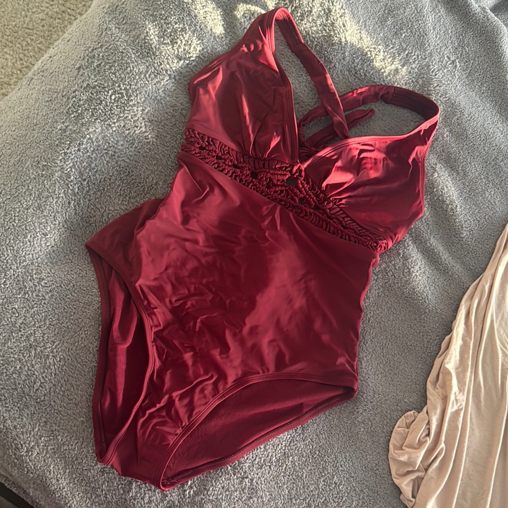 One piece swimwear